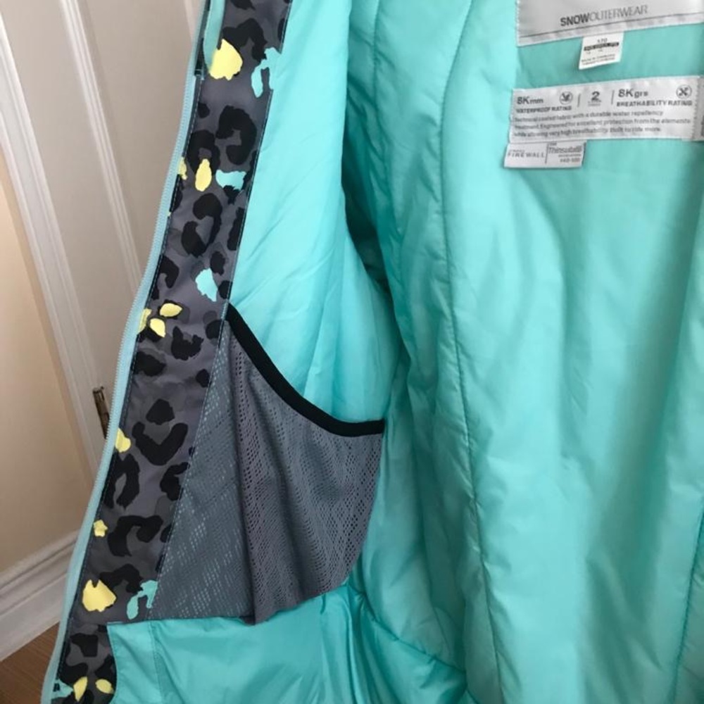 Ski Jackets - Picture 3 of 4